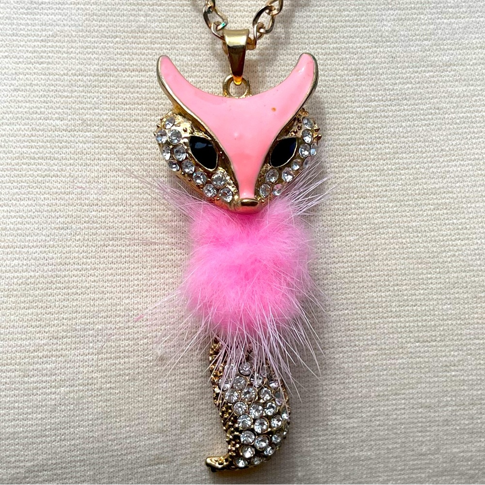 NWOT Swinging tail FOX PINK 30” Gold tone  Necklace
